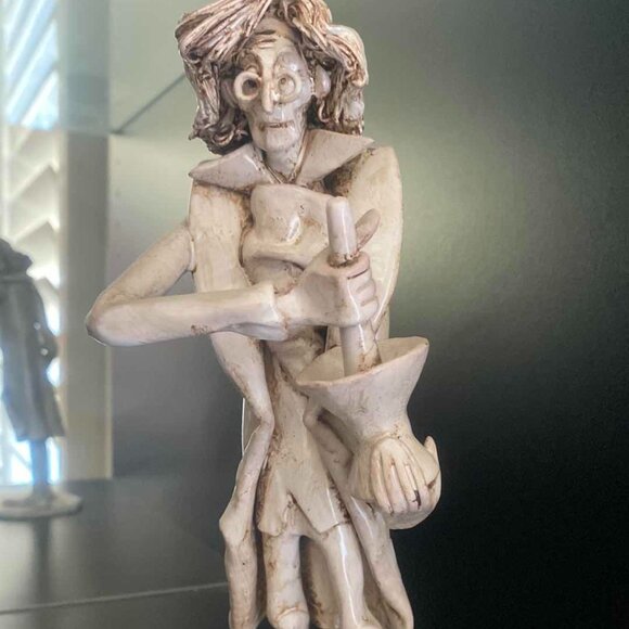 VINTAGE DINO BENCINI ITALIAN FIGURINE 10" HEIGHT - SIGNED IN GOOD CONDITION - Picture 1 of 5